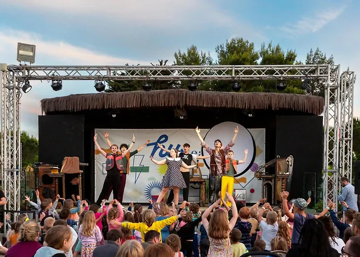 Hu Park Albatros VillageAlbergo